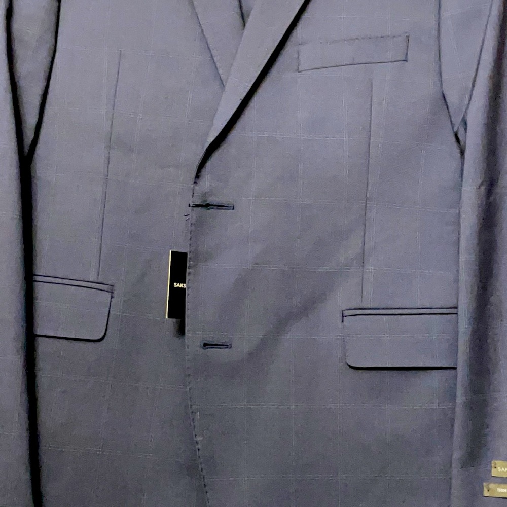 Saks Fifth Ave Men Navy Suit 42S